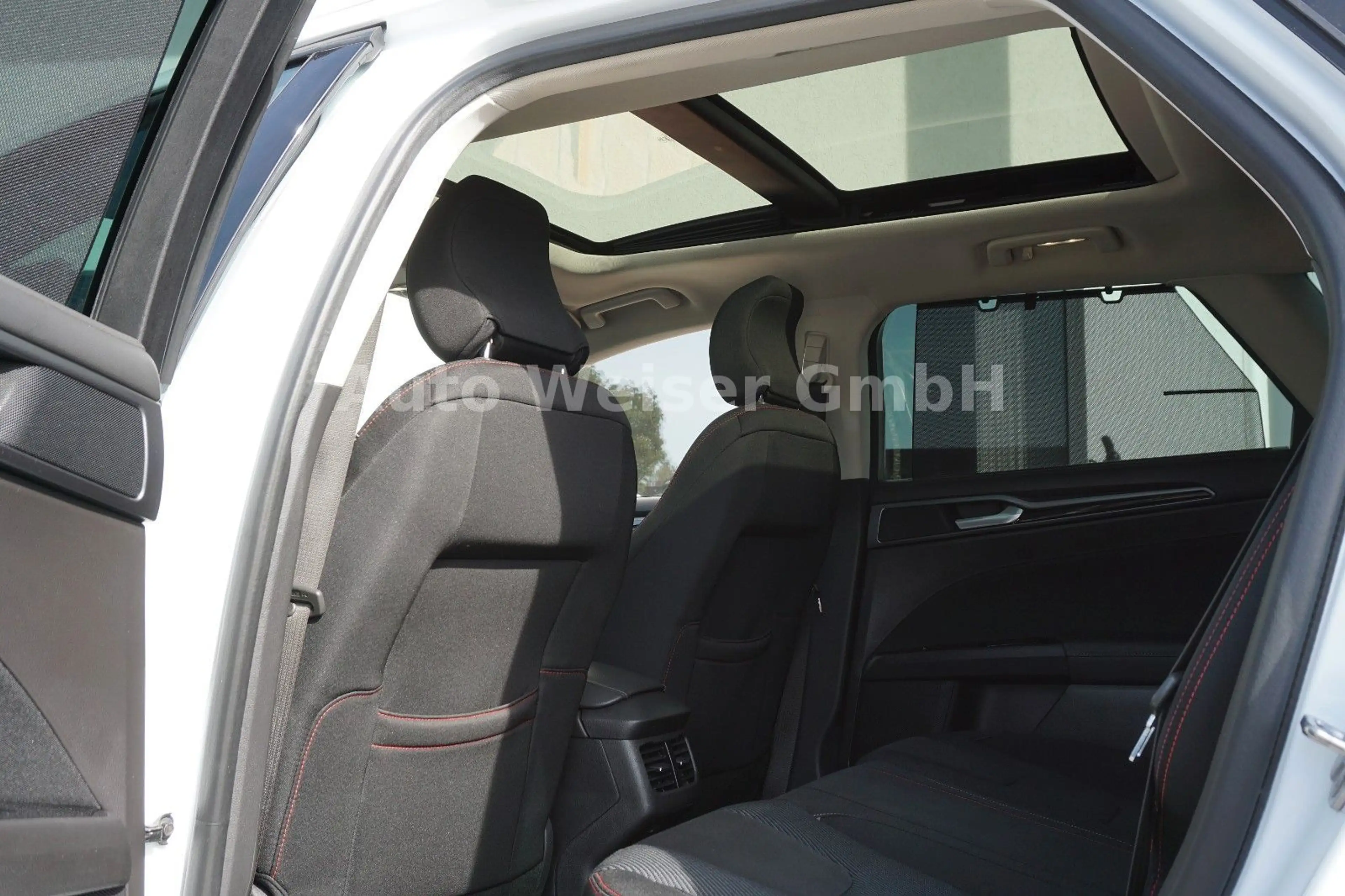 Ford Mondeo Turnier ST-Line LED Navi SHZ PDC 20" — photo 13