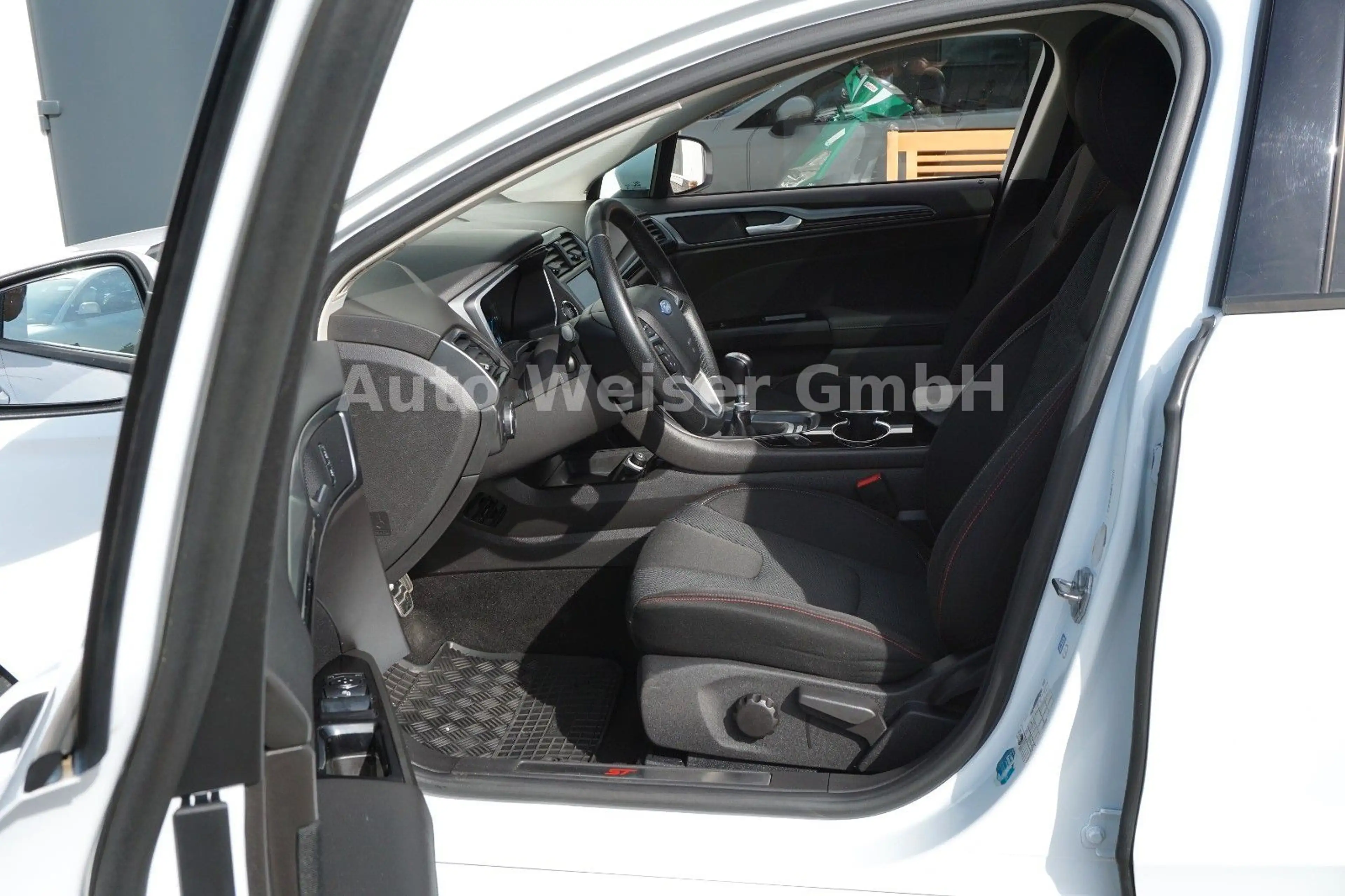 Ford Mondeo Turnier ST-Line LED Navi SHZ PDC 20" — photo 8