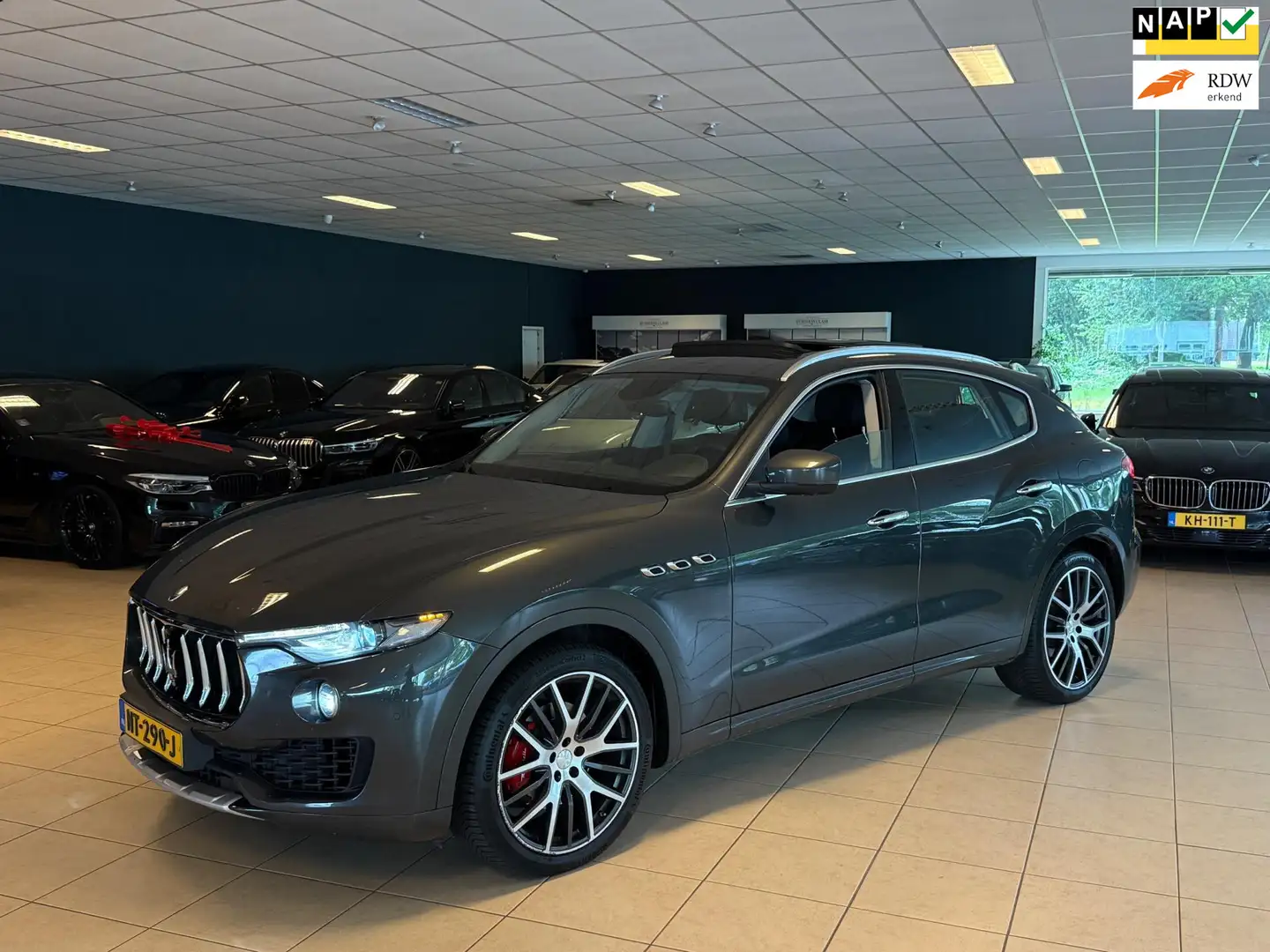 Maserati Levante 3.0 V6 D AWD|Panorama|Luchtvering|Vol Grijs - 1