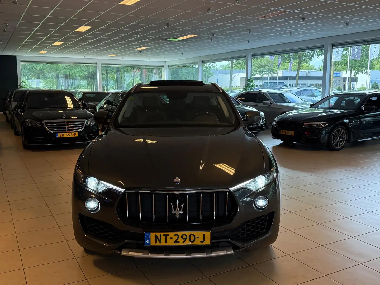 Maserati Levante 3.0 V6 D AWD|Panorama|Luchtvering|Vol Grijs - 2