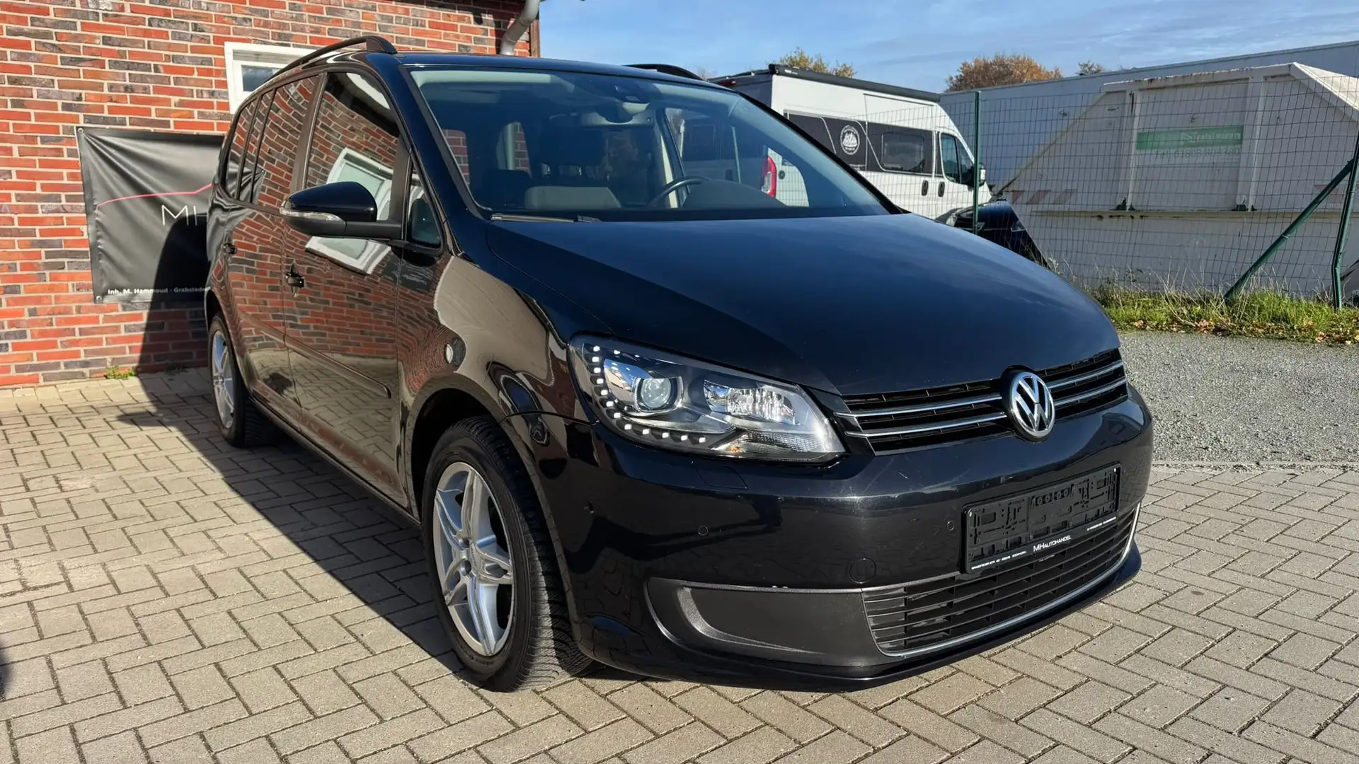 Volkswagen Touran 1.4 TSI Xenon Panorama PDC Klimatr. Navi Motor 0KM Schwarz - 2