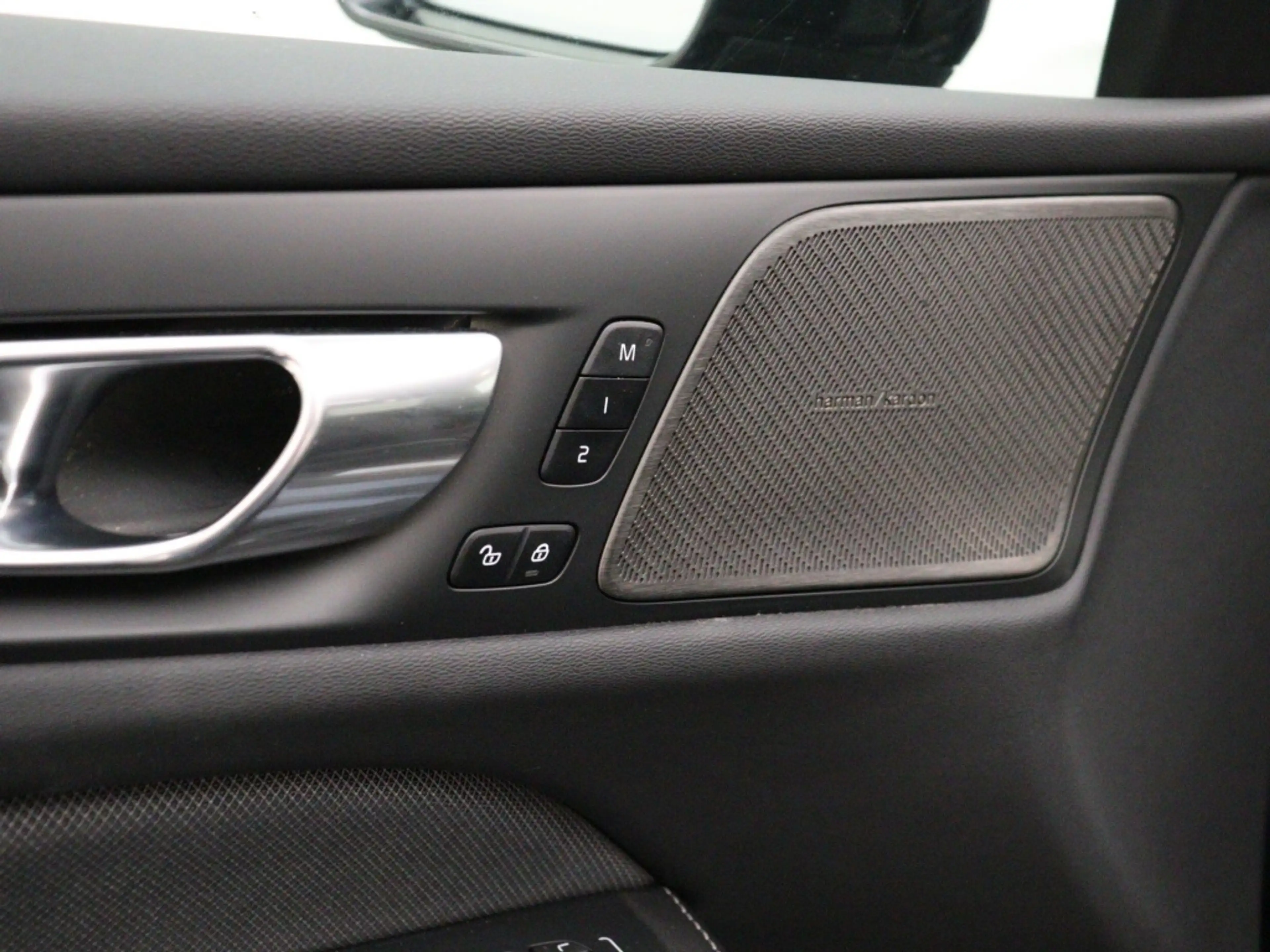 Volvo V60 T8 PLUG-IN HYBRID PLUS DARK HEAD-UP SCHUIFDAK 19IN — photo 14