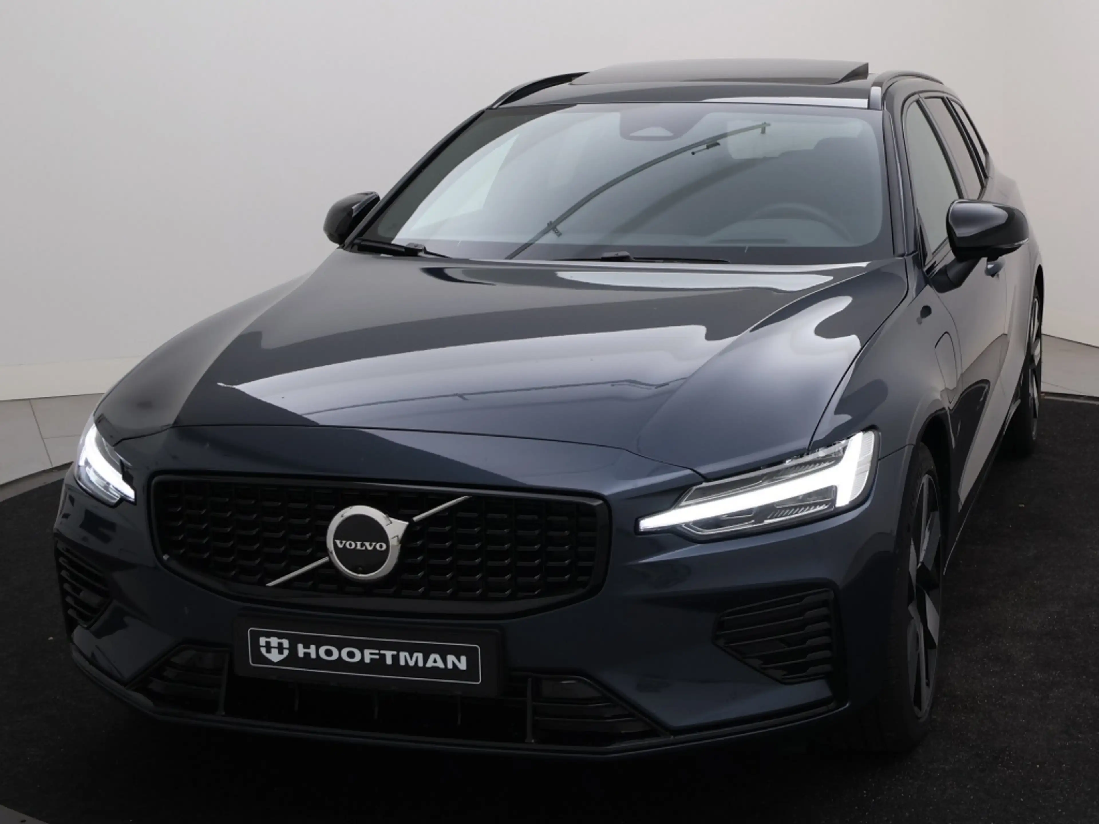 Volvo V60 T8 PLUG-IN HYBRID PLUS DARK HEAD-UP SCHUIFDAK 19IN — photo 6