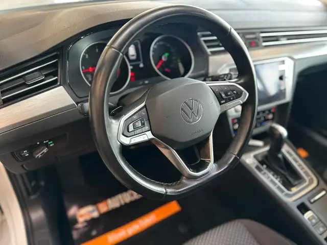 Volkswagen Passat view 11