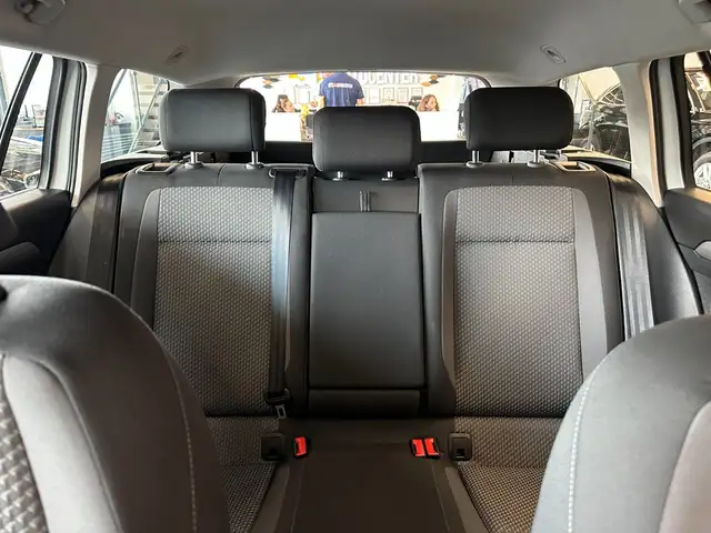 Volkswagen Passat view 12
