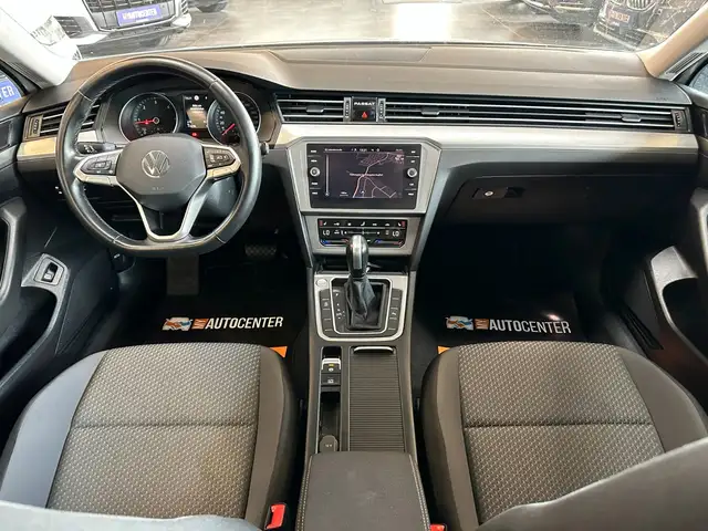 Volkswagen Passat view 6