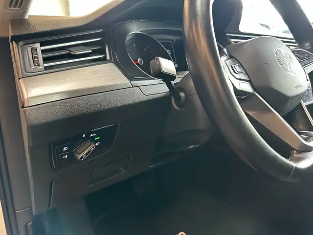 Volkswagen Passat view 9