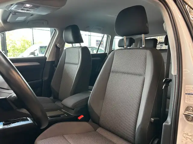 Volkswagen Passat view 8