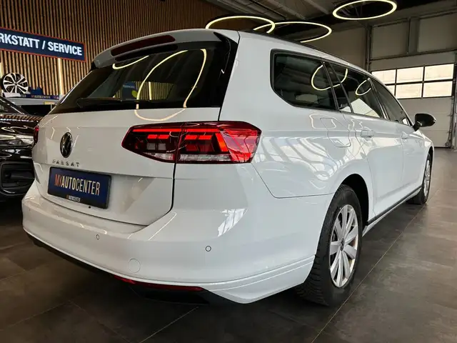 Volkswagen Passat view 2