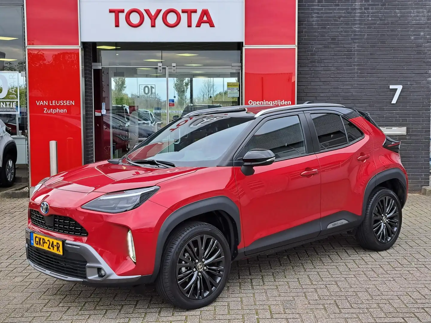 Toyota Yaris Cross 1.5 Hybrid Adventure TREKHAAK ELEK. ACHTERKLEP PDC Rot - 1