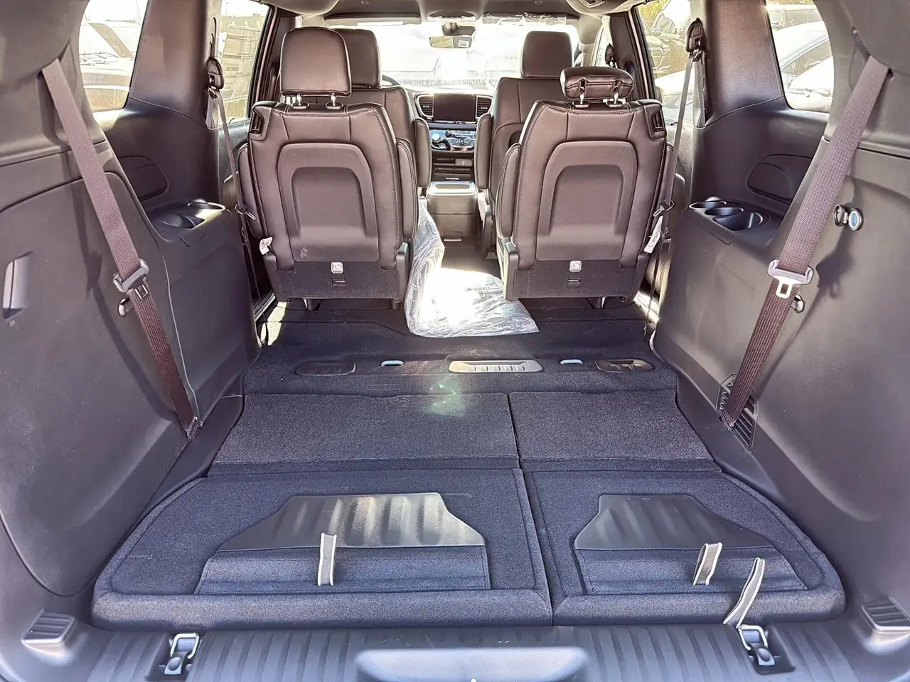 Chrysler Grand Caravan снимка Chrysler Grand Caravan