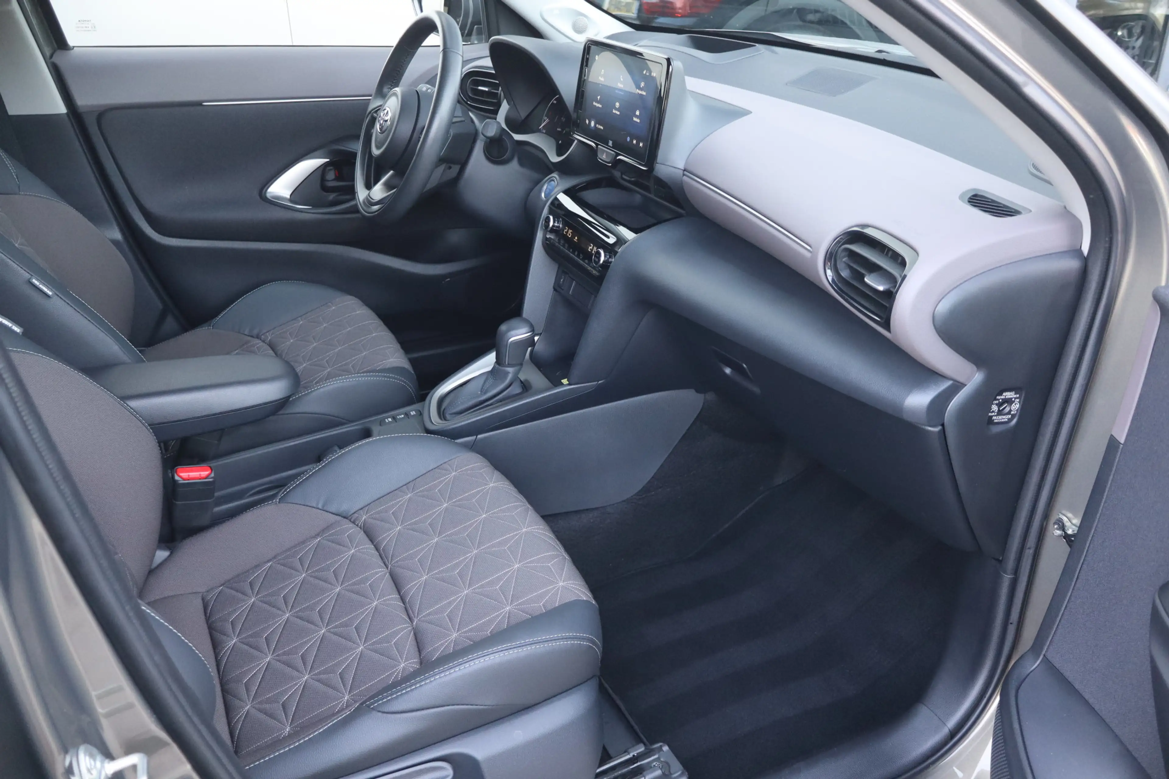 Toyota Yaris Cross 1.5 Hybrid Executive - NL- Auto!! HUD I Camera I D — photo 3