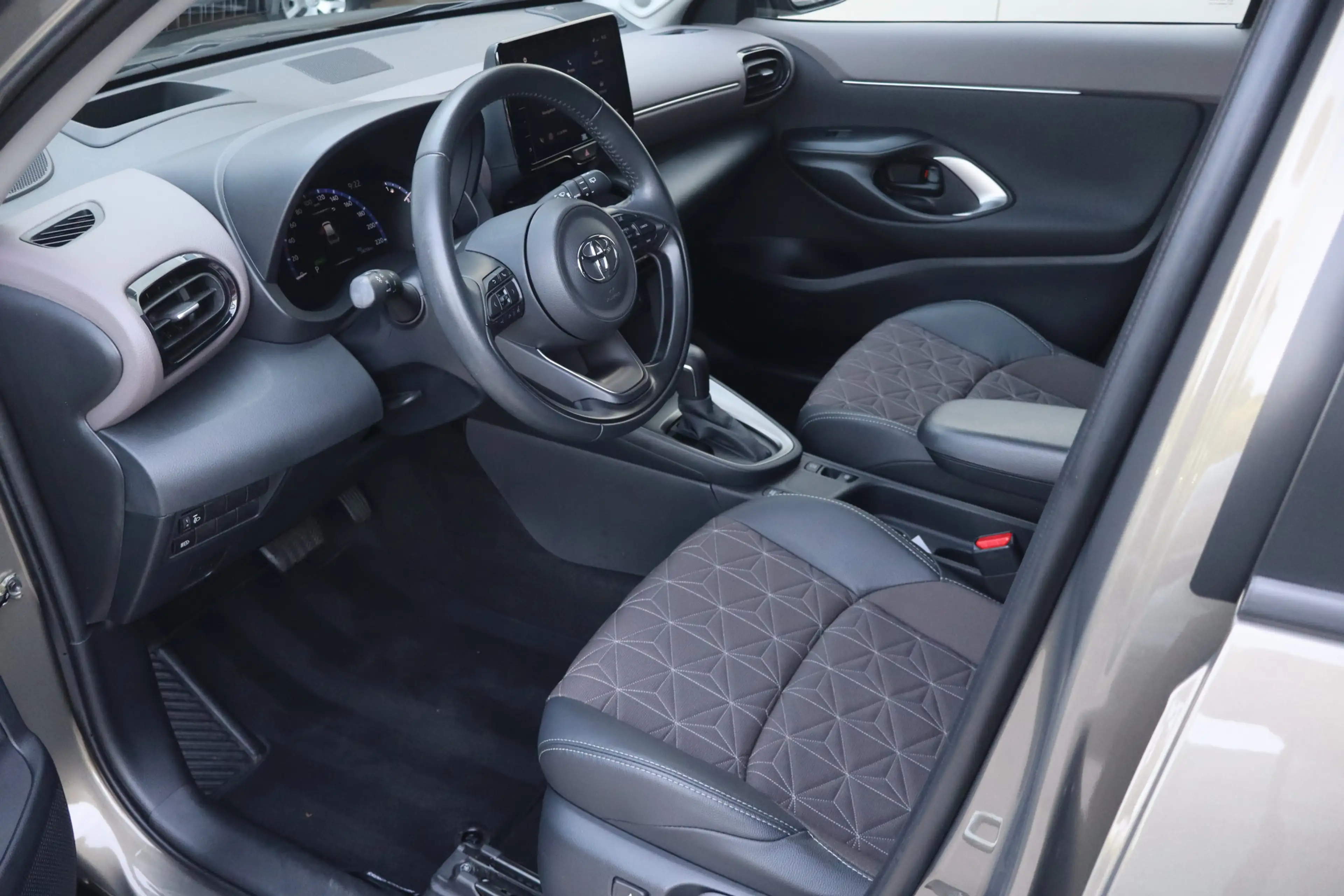 Toyota Yaris Cross 1.5 Hybrid Executive - NL- Auto!! HUD I Camera I D — photo 4