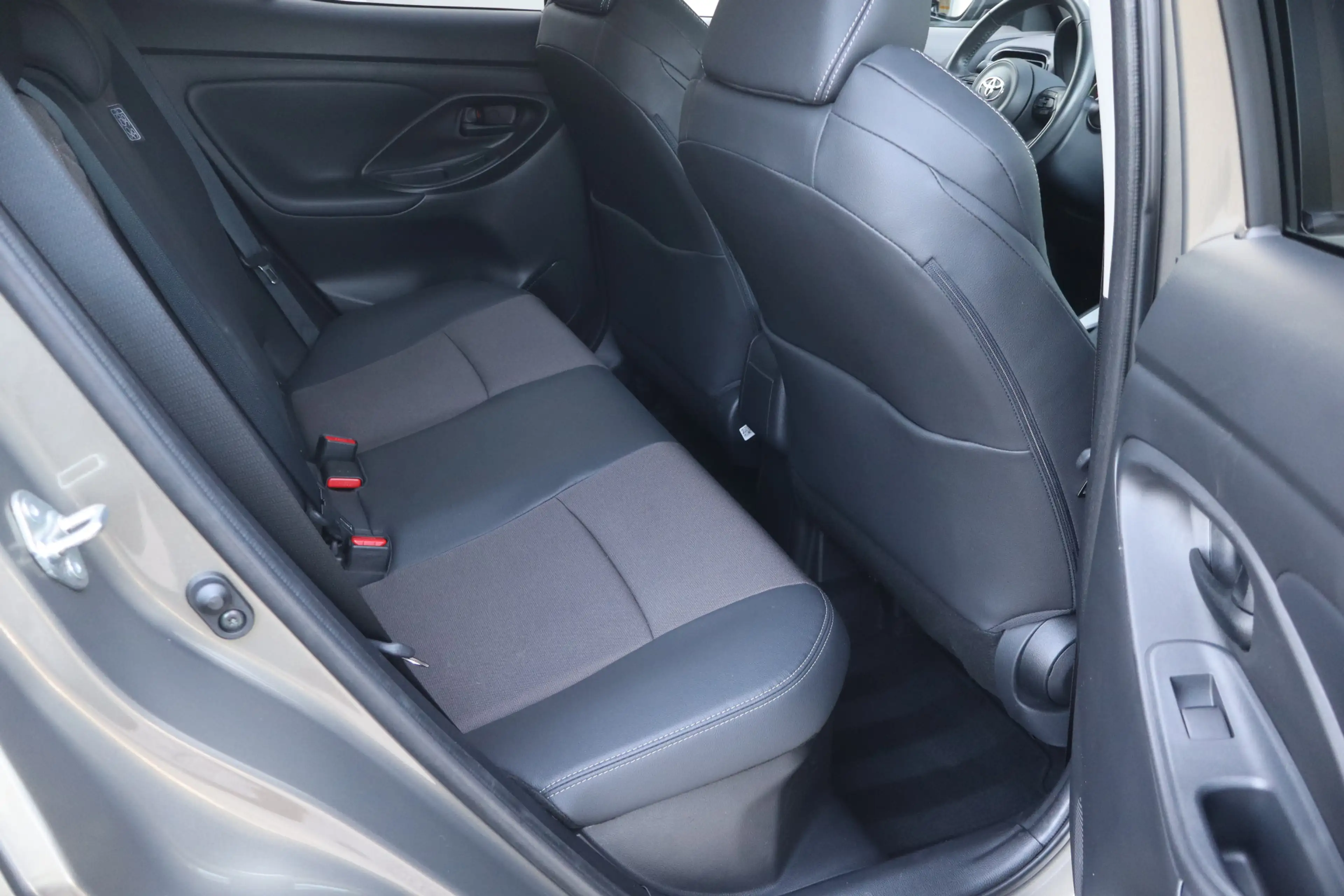 Toyota Yaris Cross 1.5 Hybrid Executive - NL- Auto!! HUD I Camera I D — photo 27
