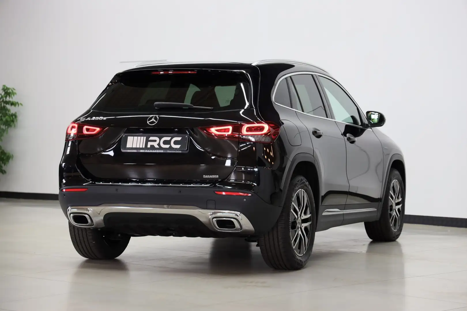 Mercedes-Benz GLA 250 e Progressive Camera LED Carplay Elektr.koffer Zwart - 2