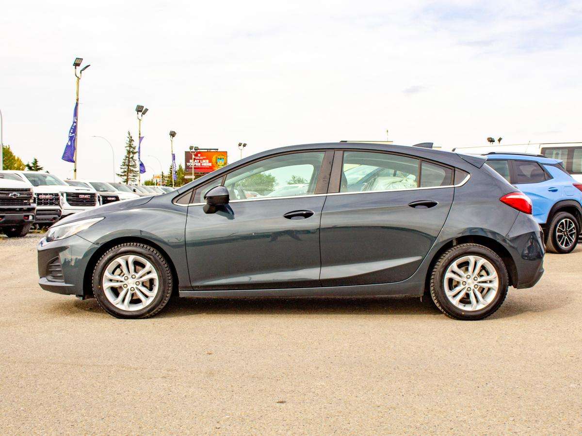 2019 Chevrolet Cruze LT Diesel w/Heated Seats/Remote Start/Bluetooth/RV Camera/Rear Park Assist — снимка 2