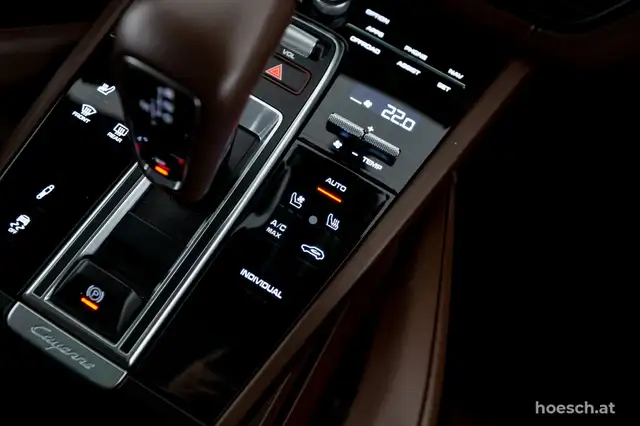 Porsche Cayenne E-Hybrid V6 CLUBLEDER LUFT PANO SITZKLIMA Ansicht 35