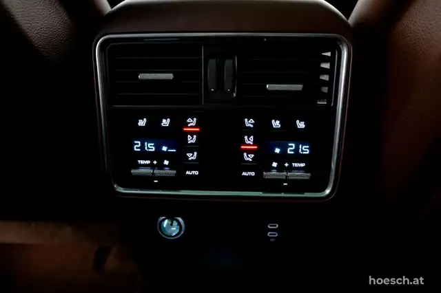 Porsche Cayenne E-Hybrid V6 CLUBLEDER LUFT PANO SITZKLIMA Ansicht 38