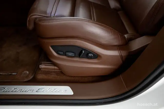 Porsche Cayenne E-Hybrid V6 CLUBLEDER LUFT PANO SITZKLIMA Ansicht 42