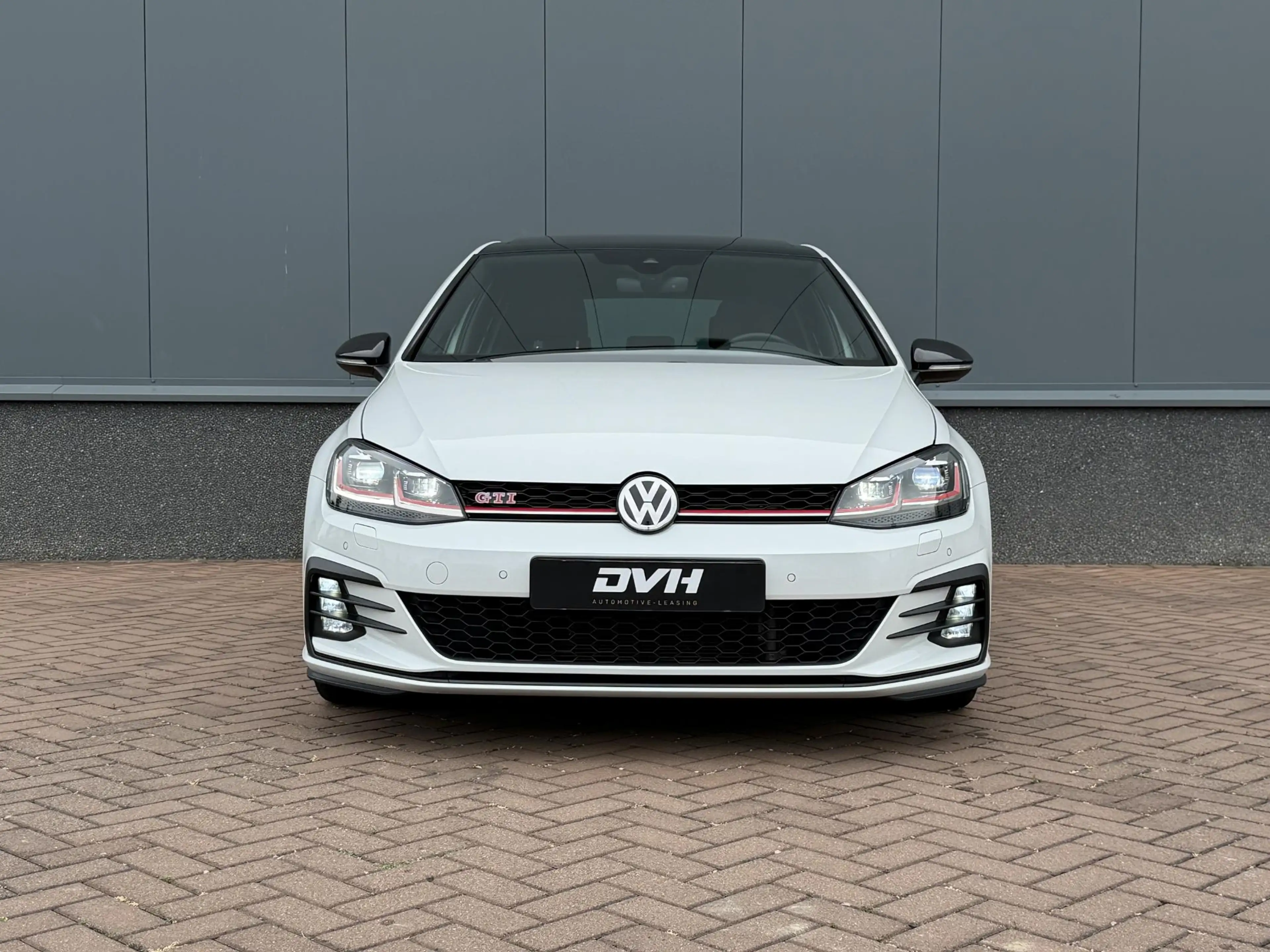 Volkswagen Golf GTI 2.0 TSI Performance PANO | DCC | DYN — photo 2