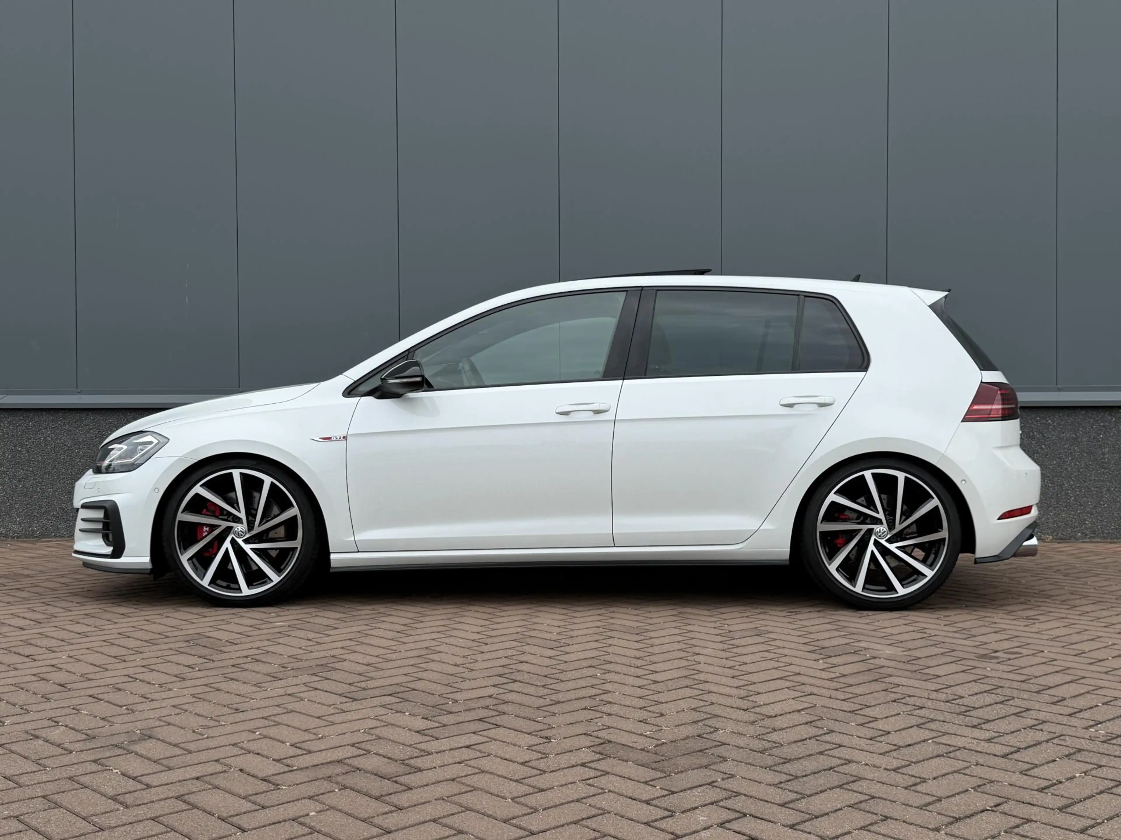 Volkswagen Golf GTI 2.0 TSI Performance PANO | DCC | DYN — photo 7