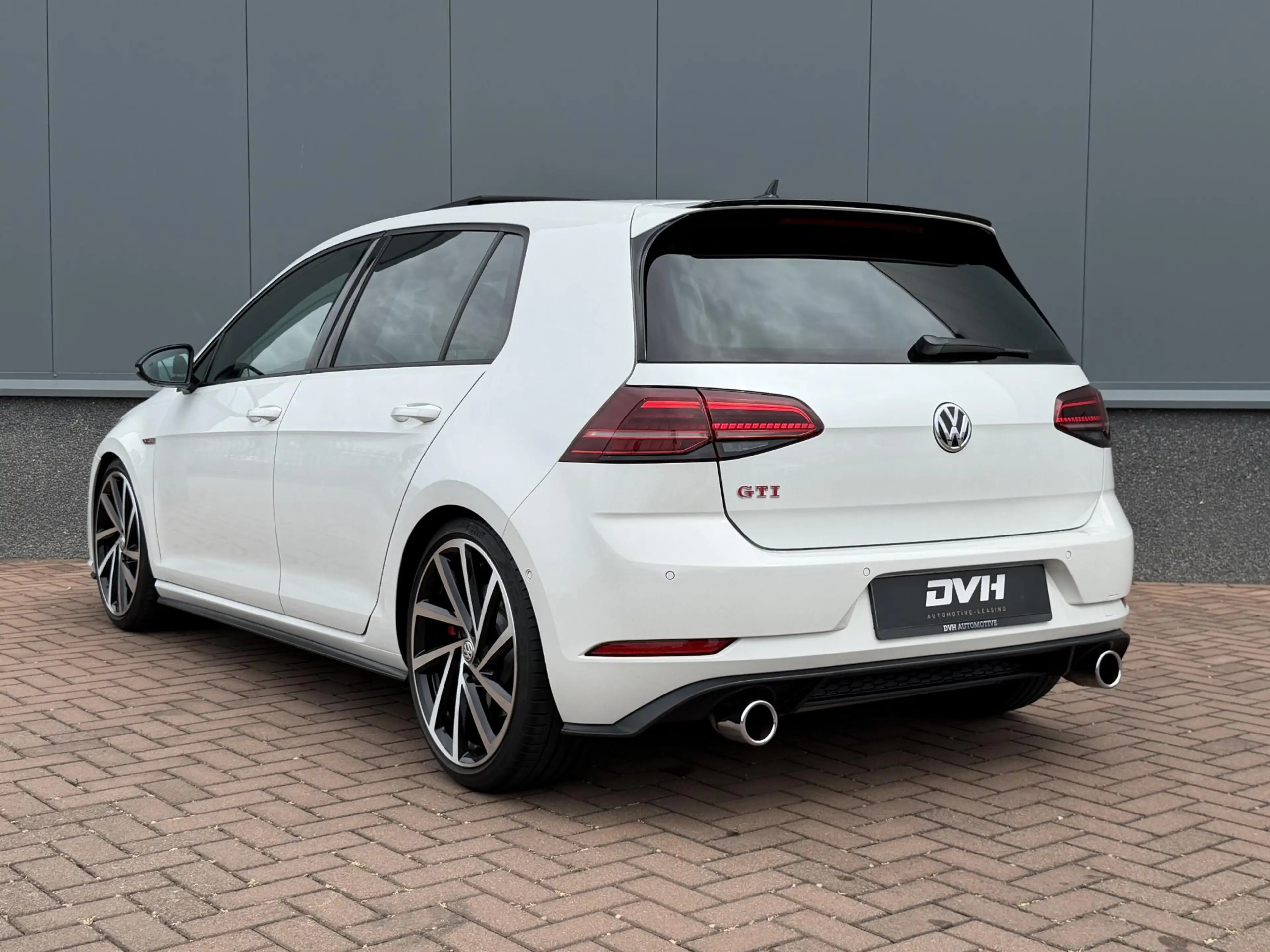 Volkswagen Golf GTI 2.0 TSI Performance PANO | DCC | DYN — photo 4