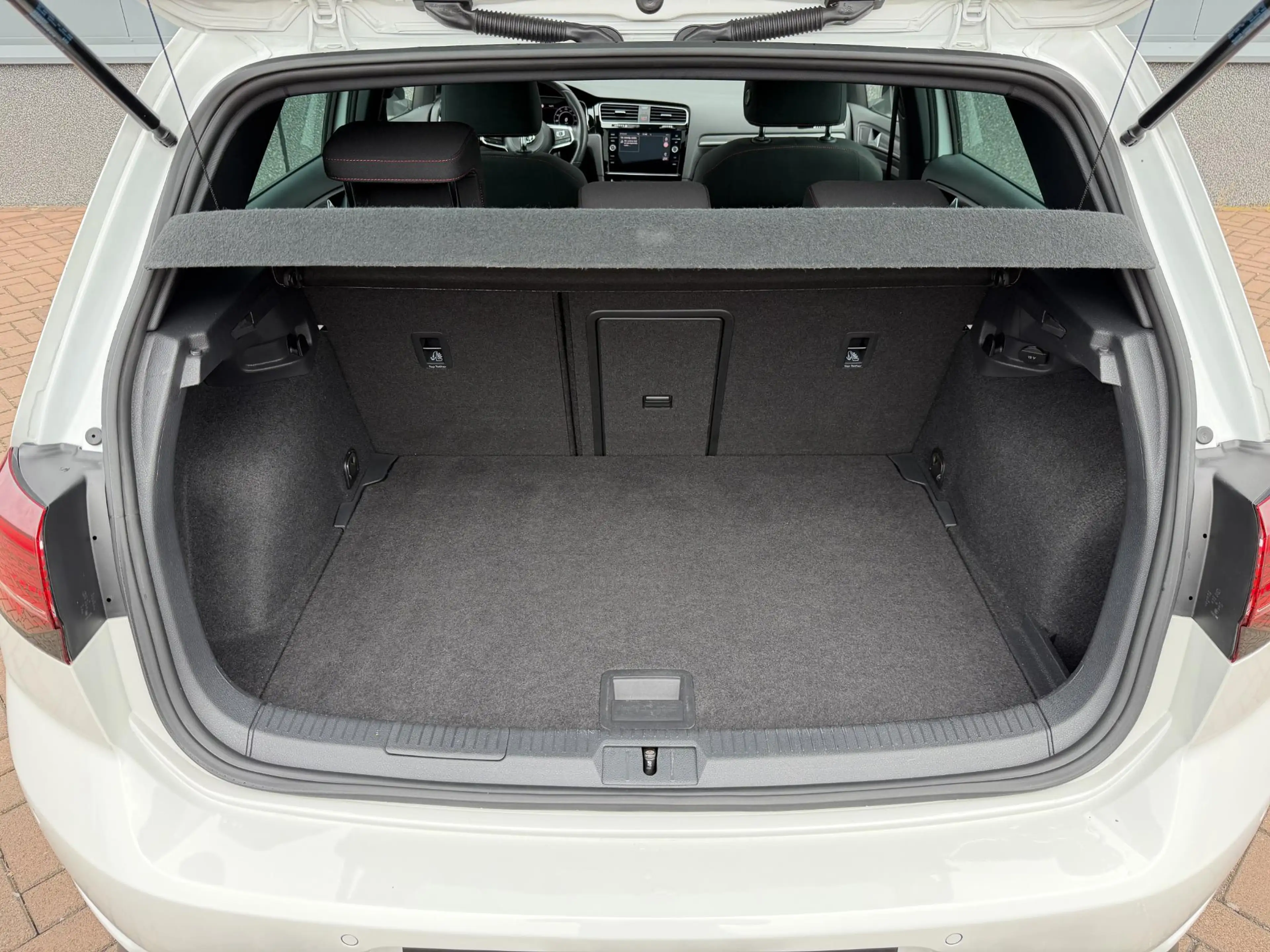 Volkswagen Golf GTI 2.0 TSI Performance PANO | DCC | DYN — photo 15