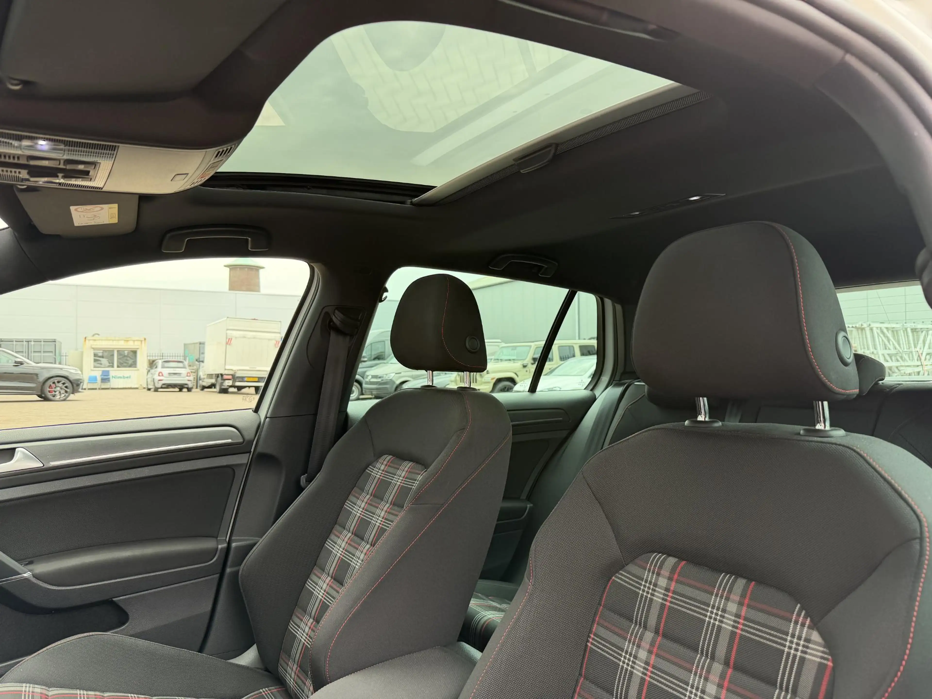 Volkswagen Golf GTI 2.0 TSI Performance PANO | DCC | DYN — photo 11