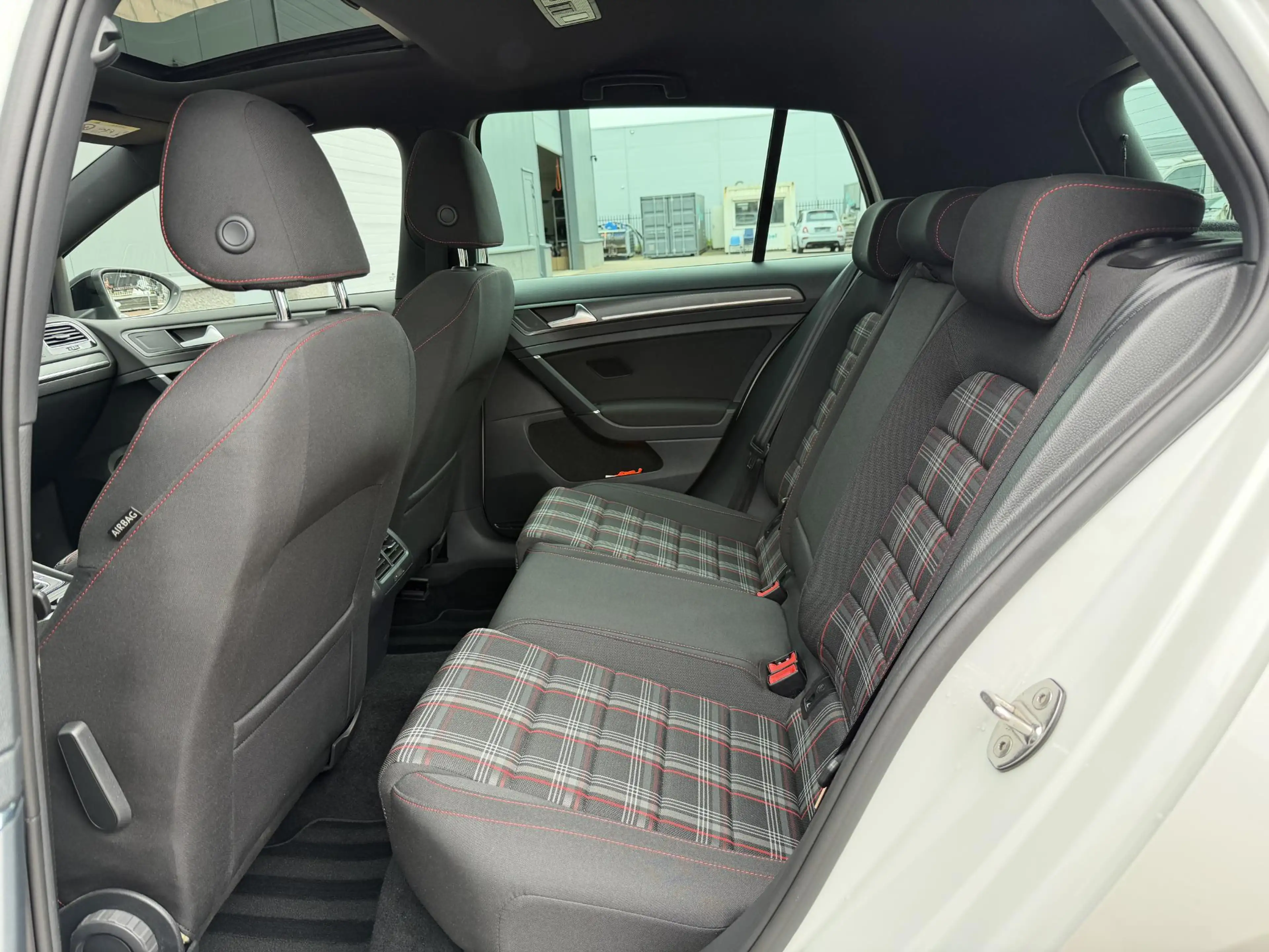 Volkswagen Golf GTI 2.0 TSI Performance PANO | DCC | DYN — photo 14