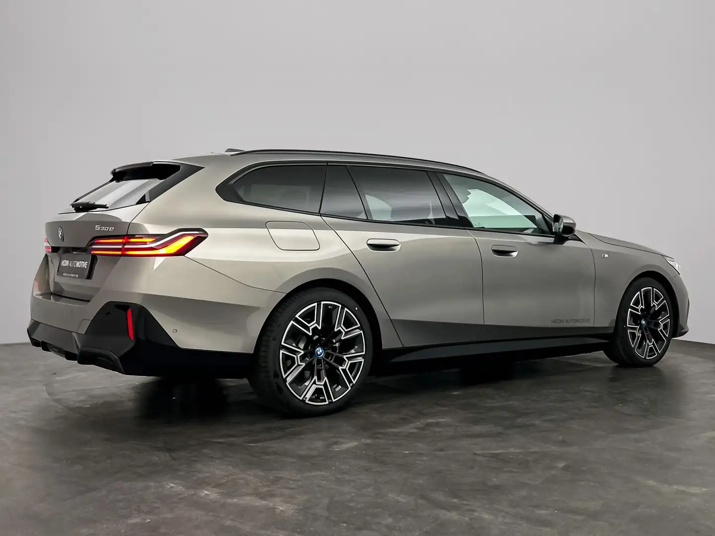 BMW 530 5-serie Touring 530e M Sport Edition | Trekhaak | Grijs - 2