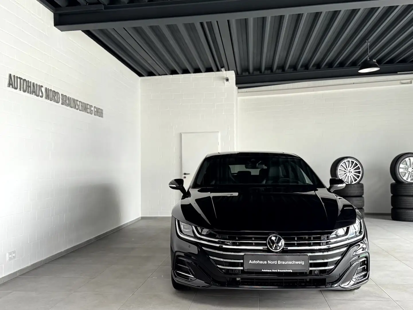 Volkswagen Arteon Shooting Brake 2.0 TSI R Line*Pano*IQ*AHK* Zwart - 2