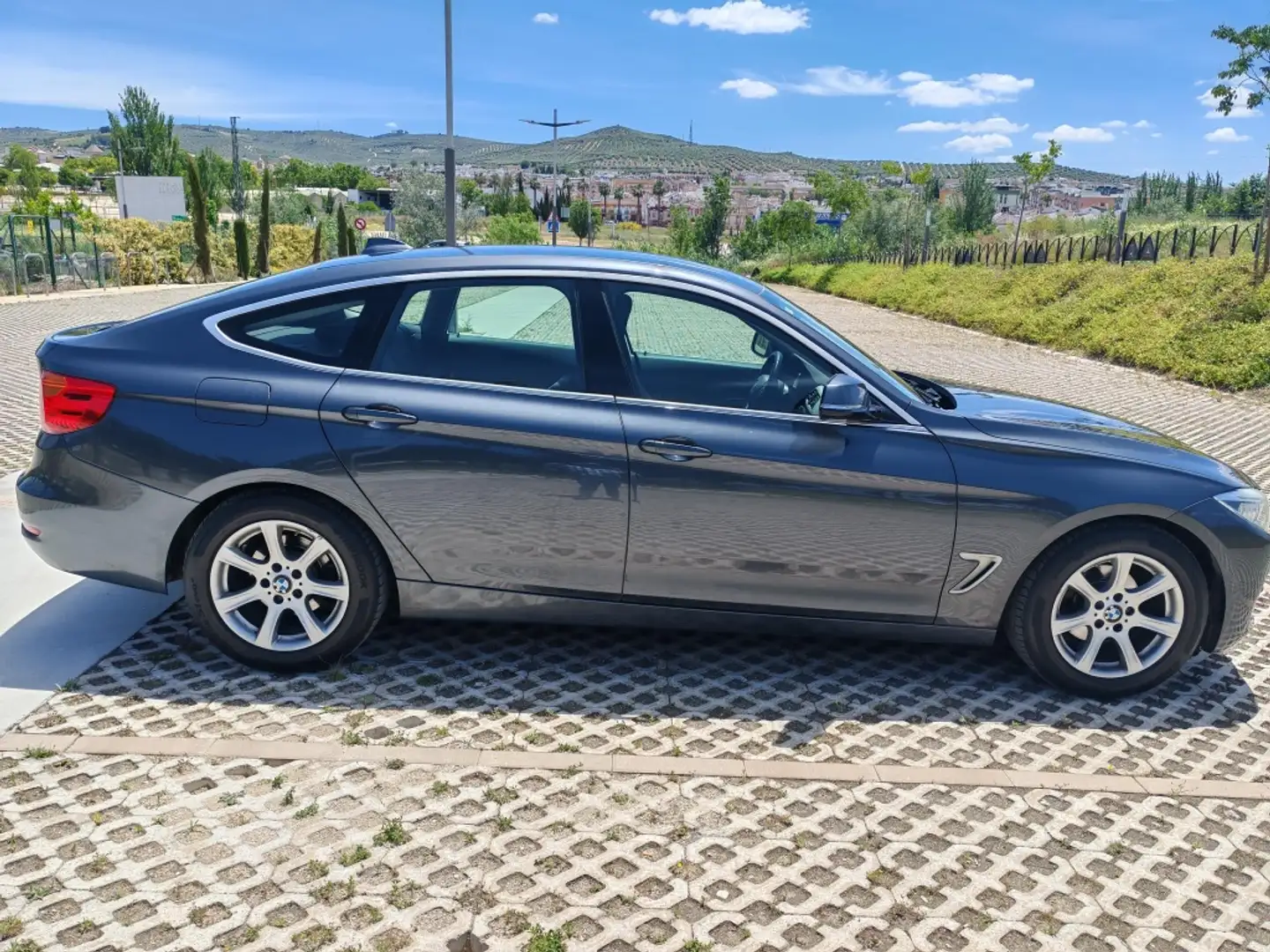 BMW 318 318dA Gran Turismo Sport Gris - 2