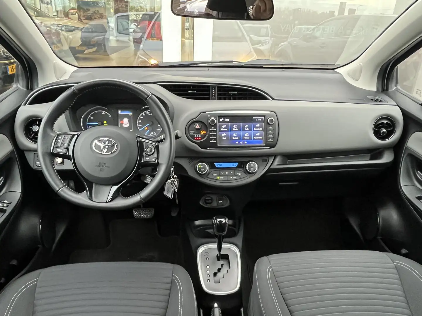 Toyota Yaris 1.5 Hybrid Aspiration | Navigatie | Cruise Control Grau - 2