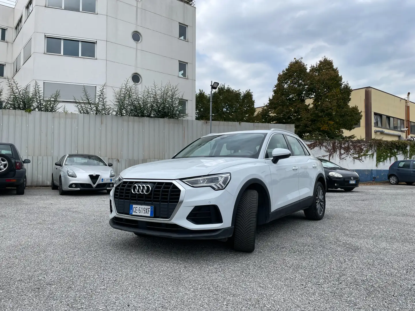 Audi Q3 2.0 TDI Business 150CV S-tronic Bianco - 2