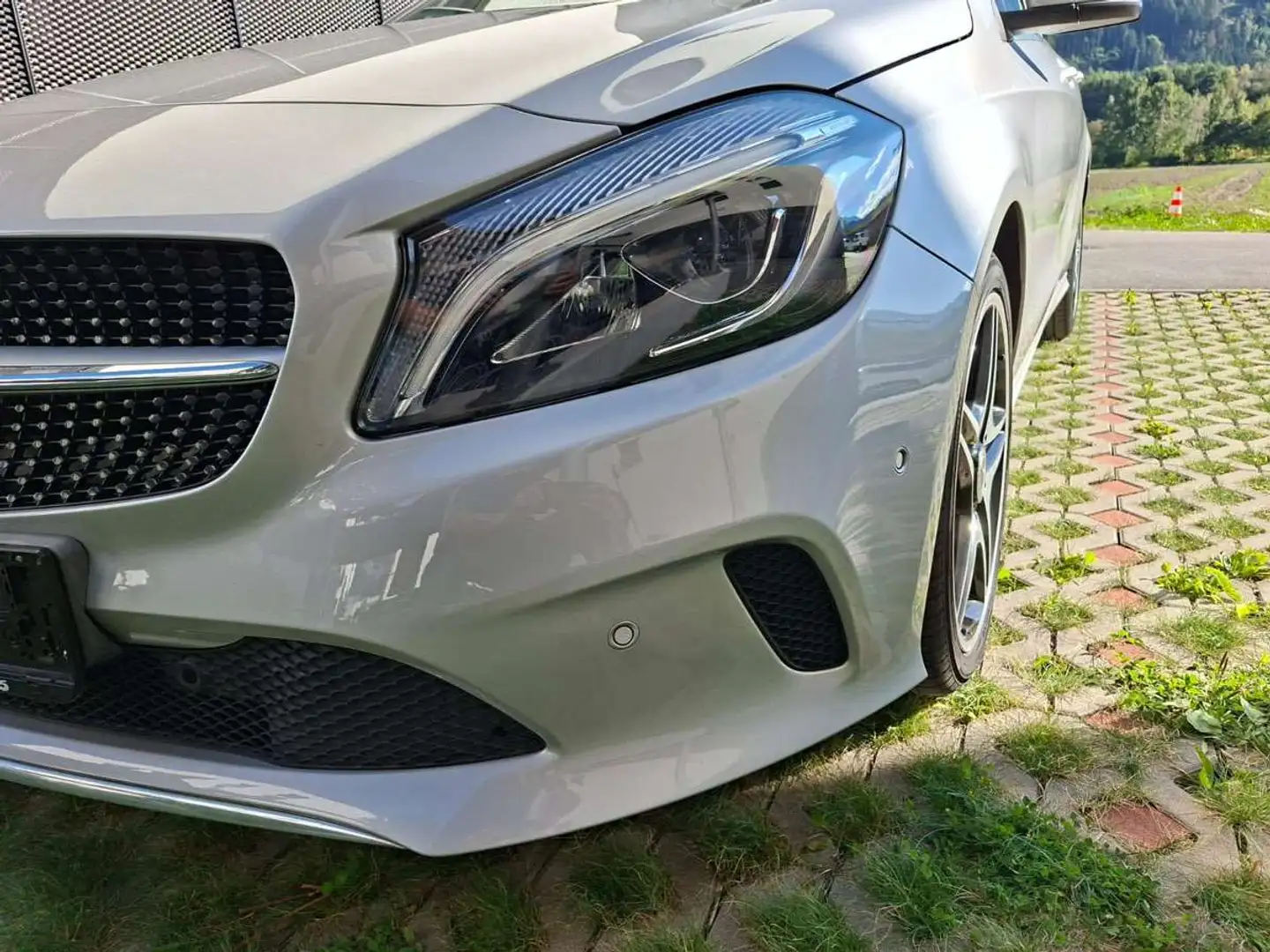 Mercedes-Benz A 200 A 200 d Aut. Silber - 2