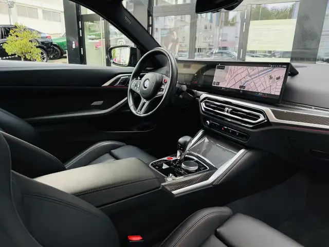BMW M4 view 4