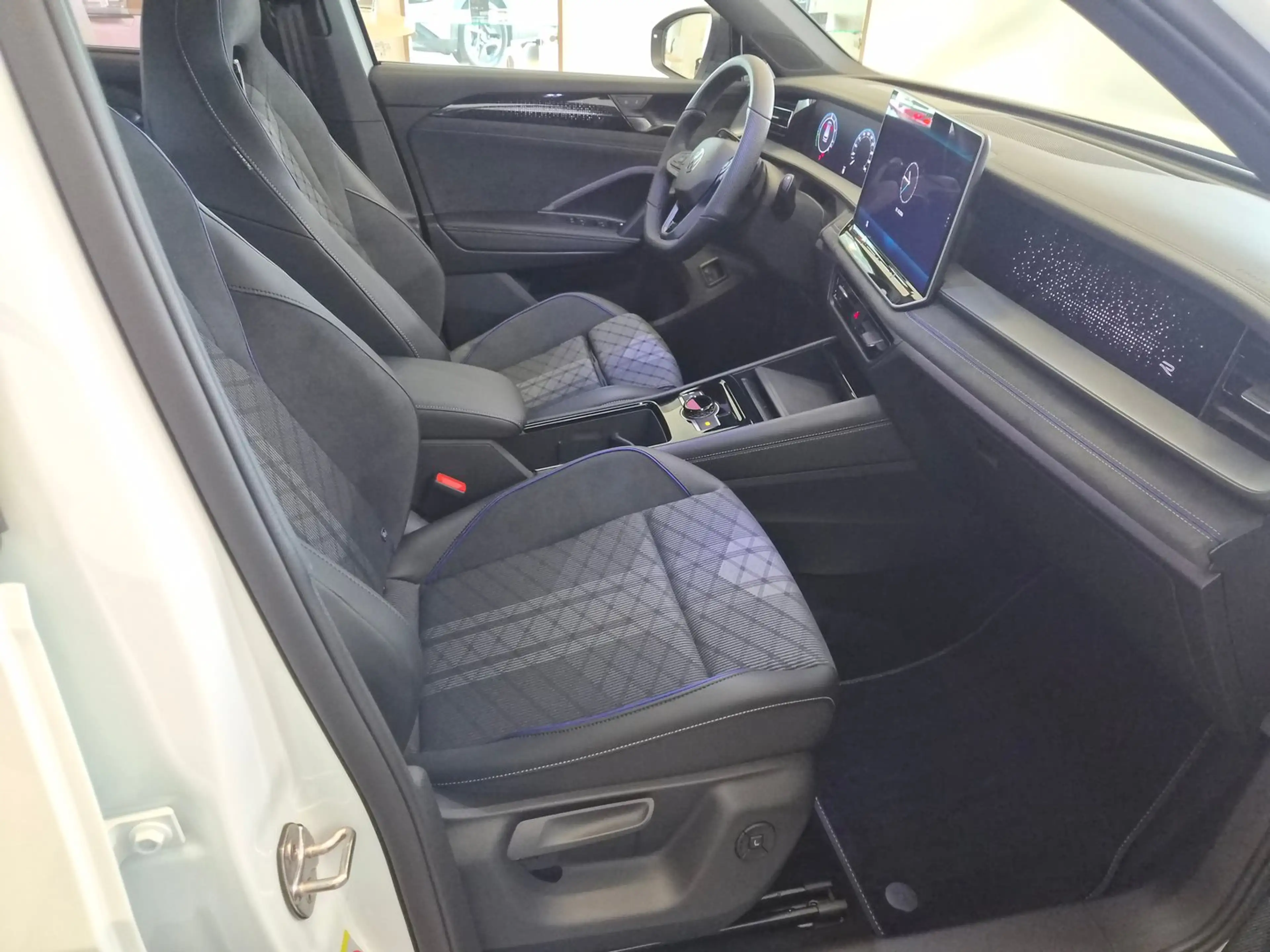 Volkswagen Tayron Sport eHybrid DSG 150kW — photo 6
