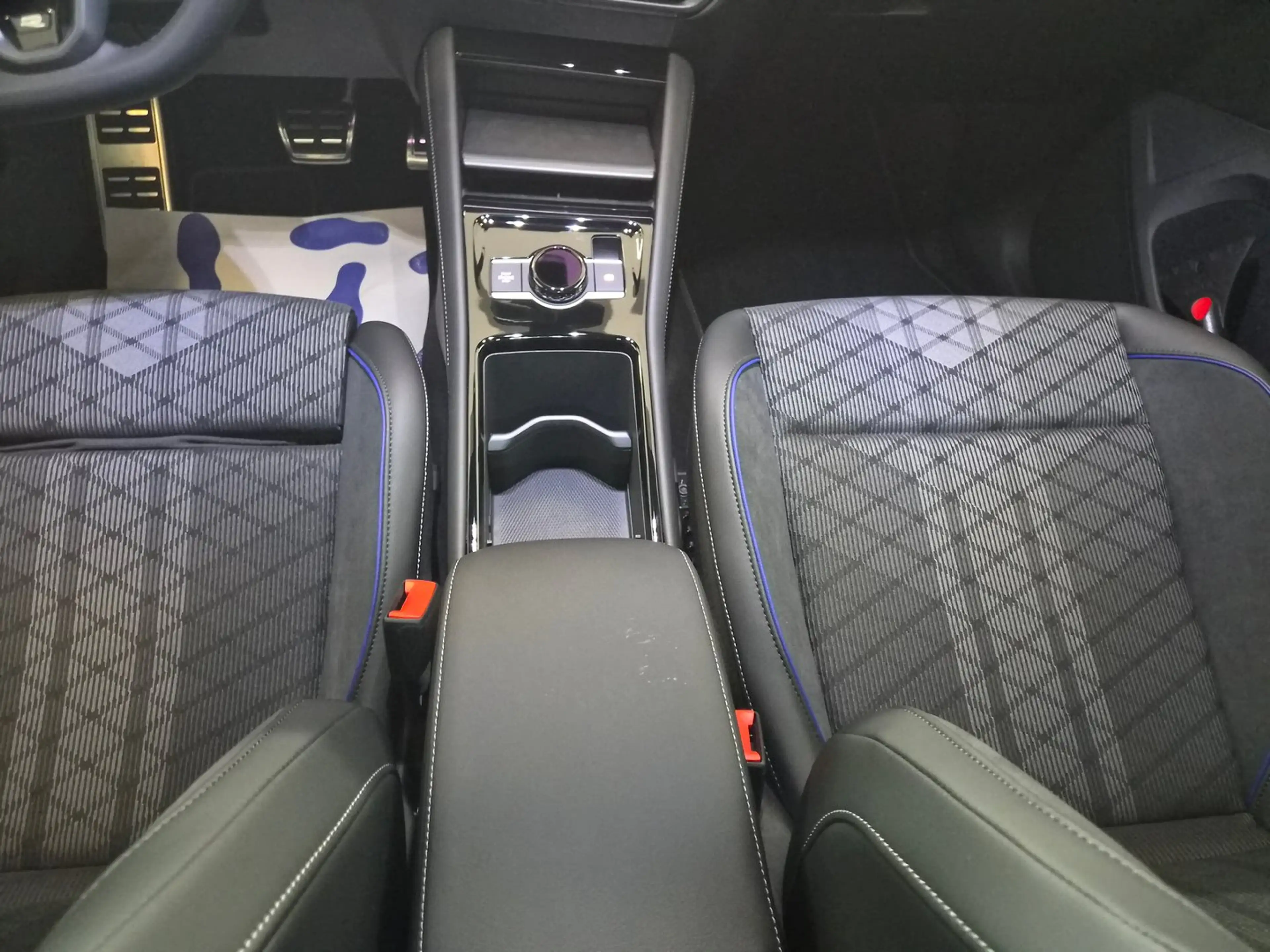 Volkswagen Tayron Sport eHybrid DSG 150kW — photo 7