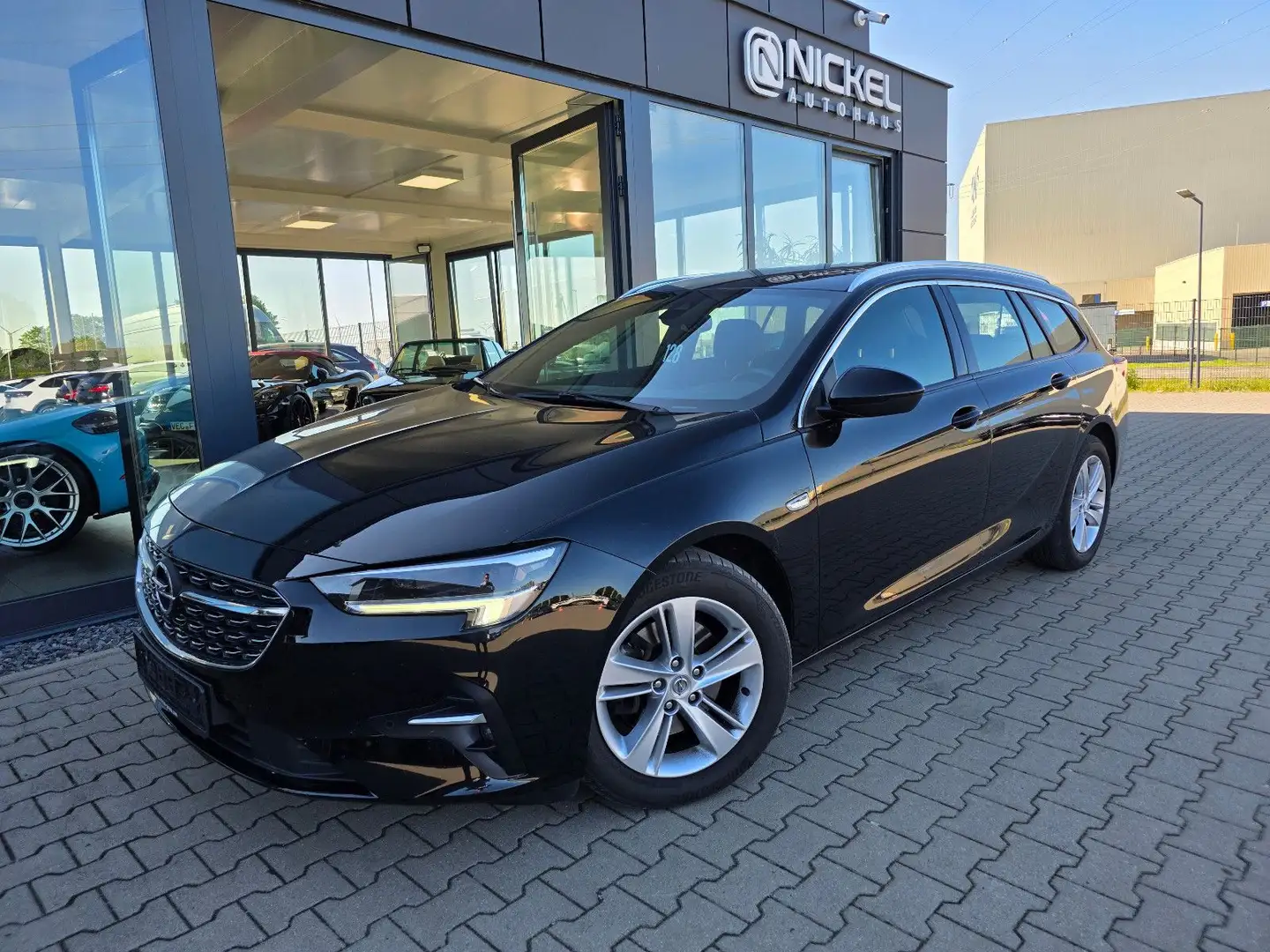Opel Insignia SpT. Elegance 4x4*HuD*Matrix*Ahk*Voll* Schwarz - 1