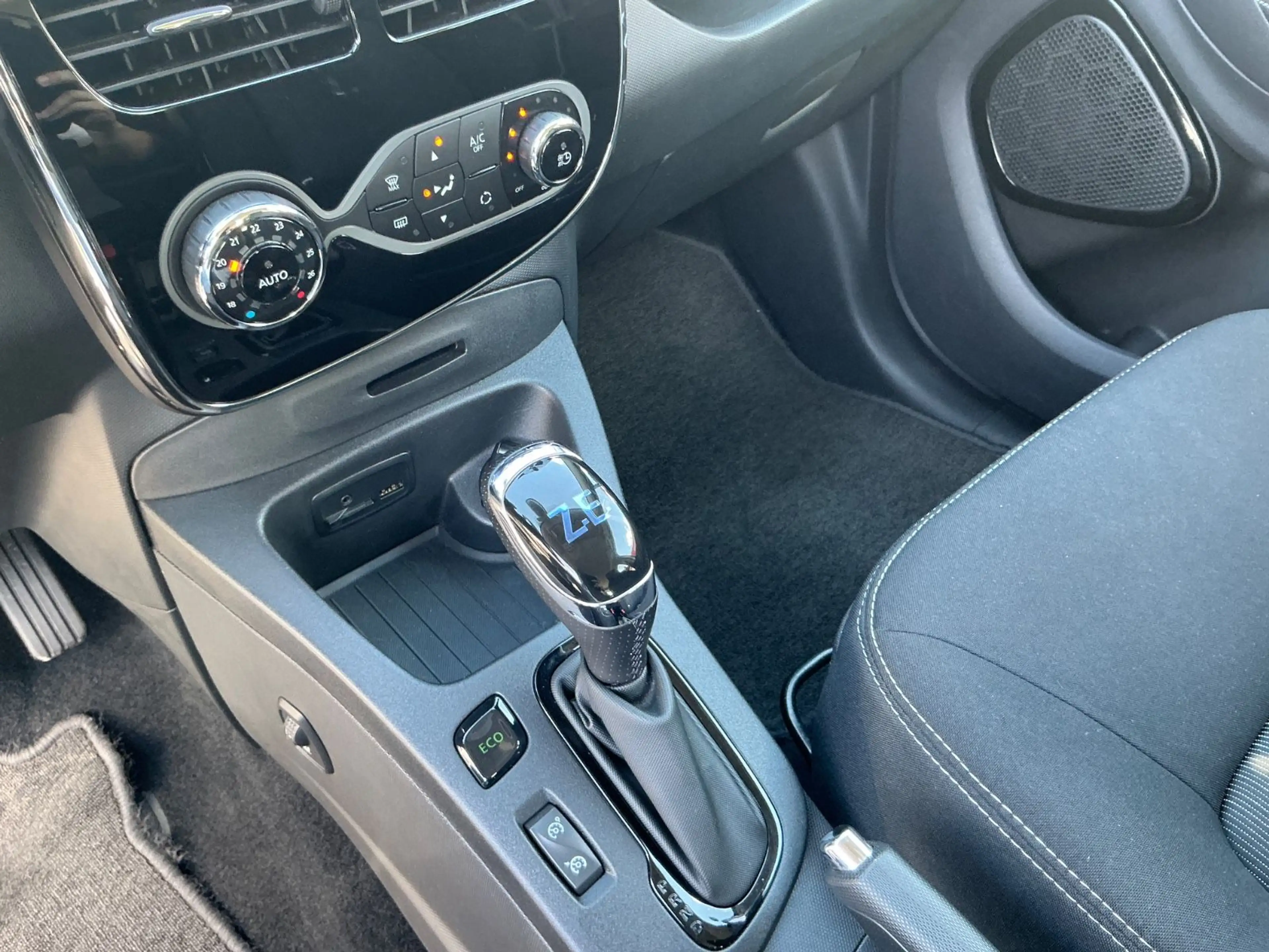 Renault ZOE Life Limited, Mietbatterie/Garantie — photo 23