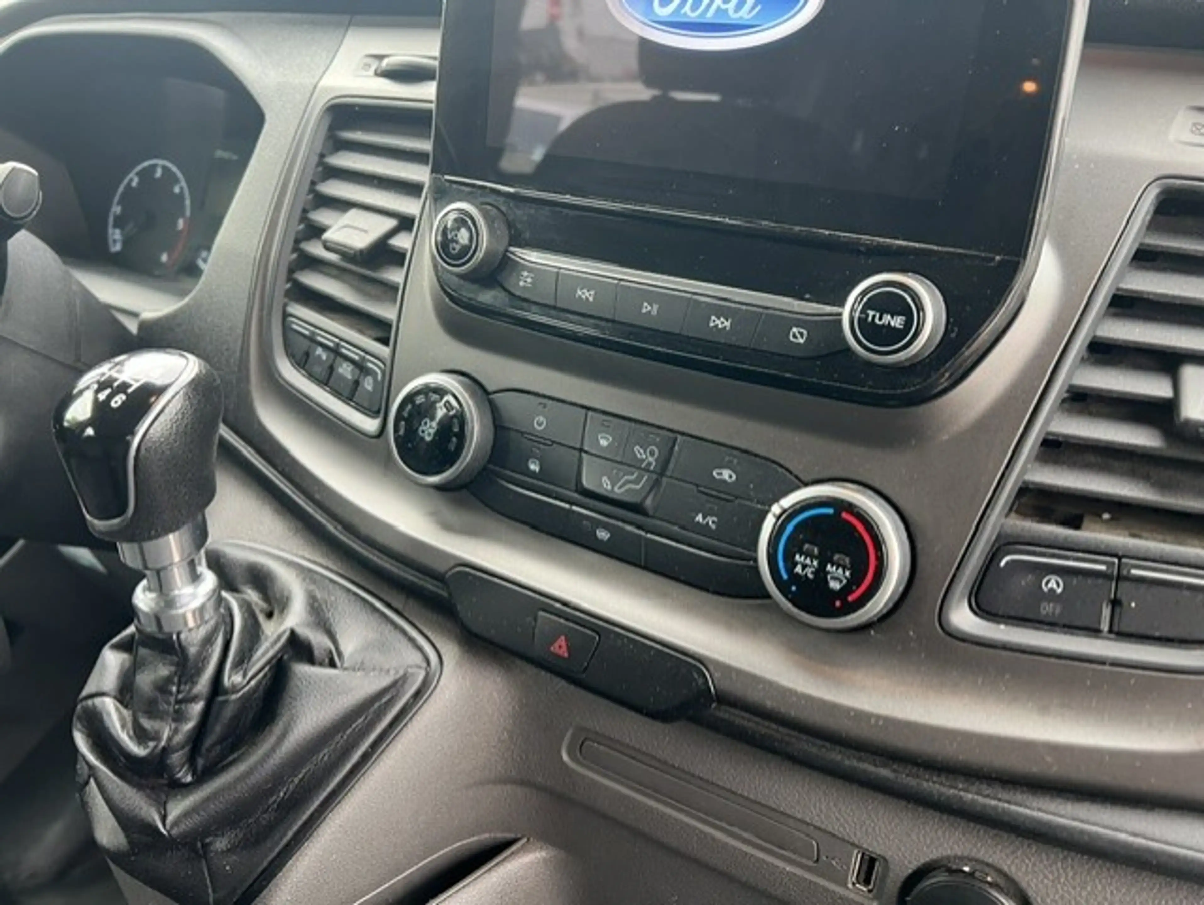 Ford Transit Custom 300 2.0 TDCI 96KW L2H1 DC LANG AIRCO KLIMA EURO6 — photo 11