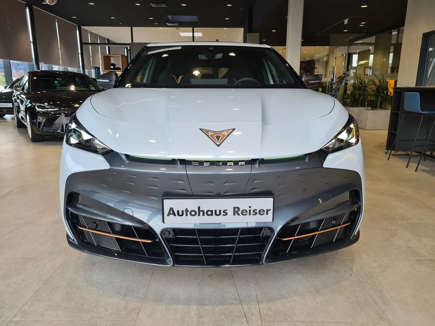 CUPRA Tavascan VZ Adrenaline 4Drive250kW/340PS Plateado - 2