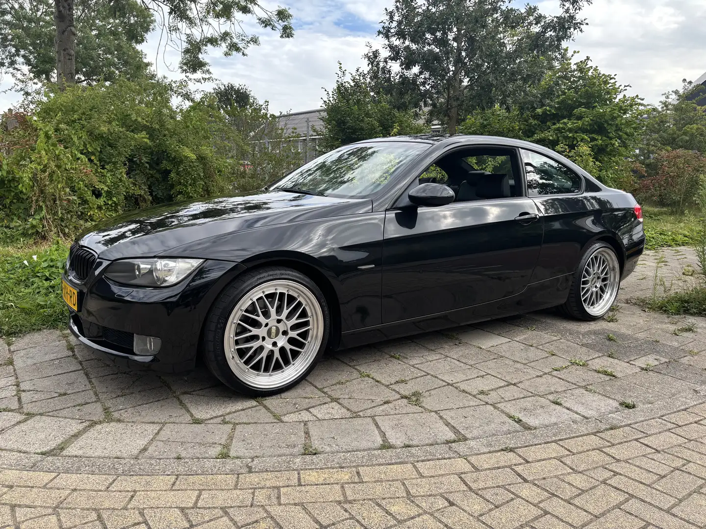 BMW 330 320i Zwart - 1