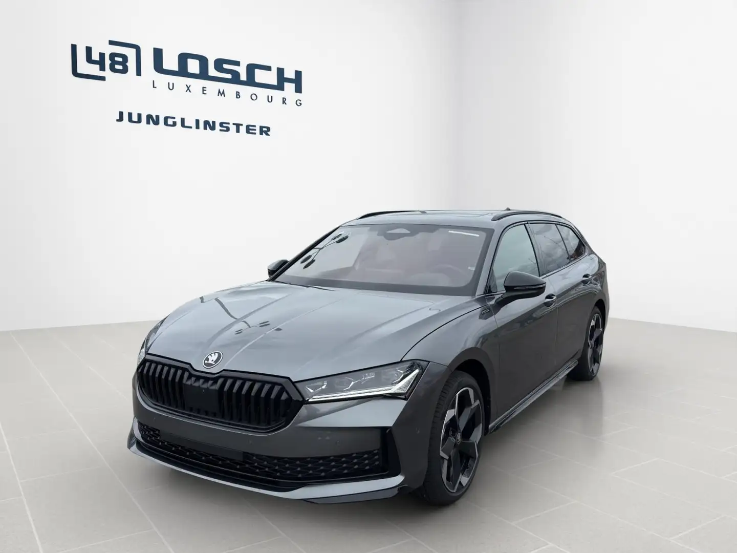 Skoda Superb Combi Sportline Grijs - 1