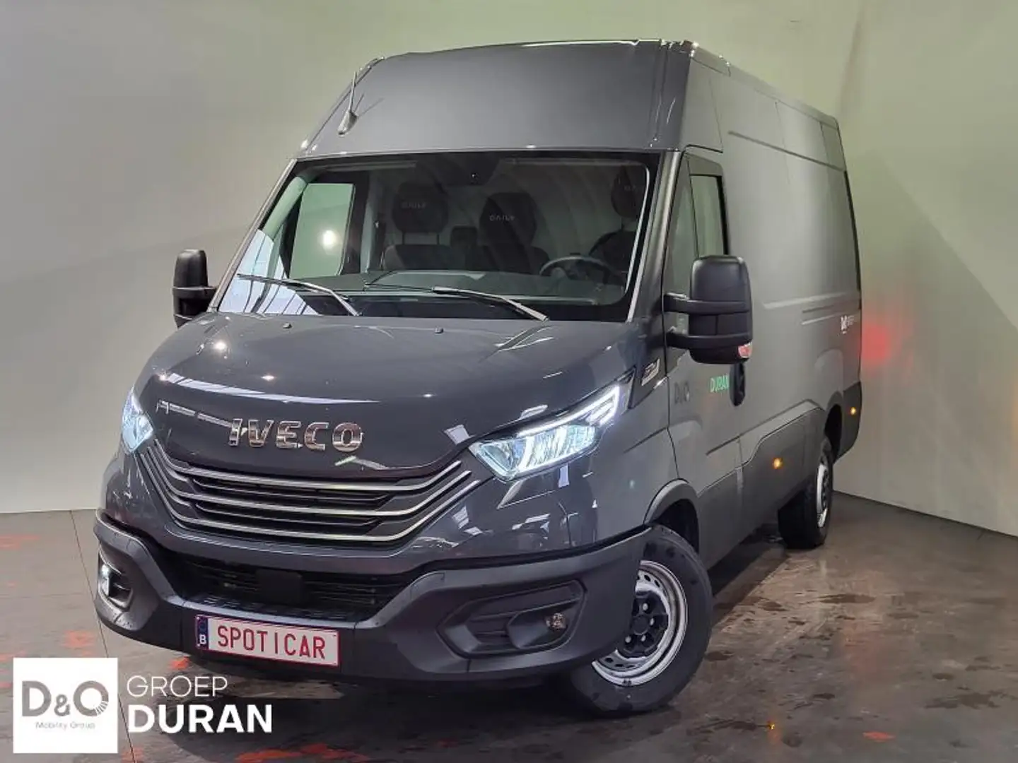 Iveco Daily Fourgon 35 S 3.0 HPi Gris - 1