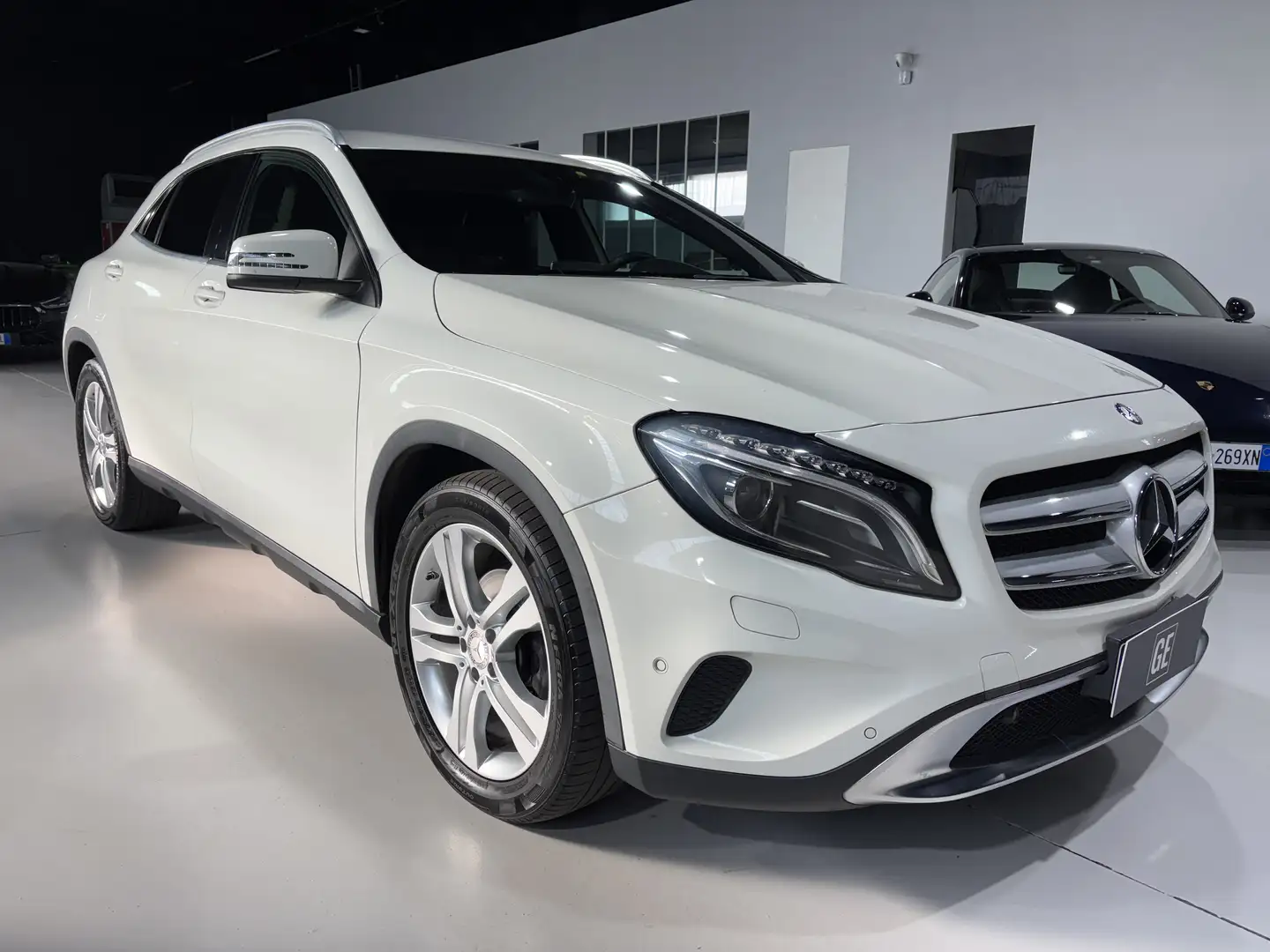 Mercedes-Benz GLA 200 Sport 4matic auto Weiß - 2