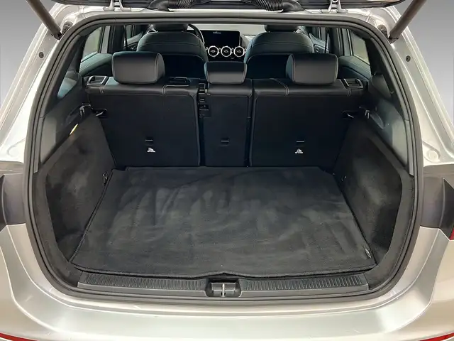 Mercedes-Benz 220 view 8