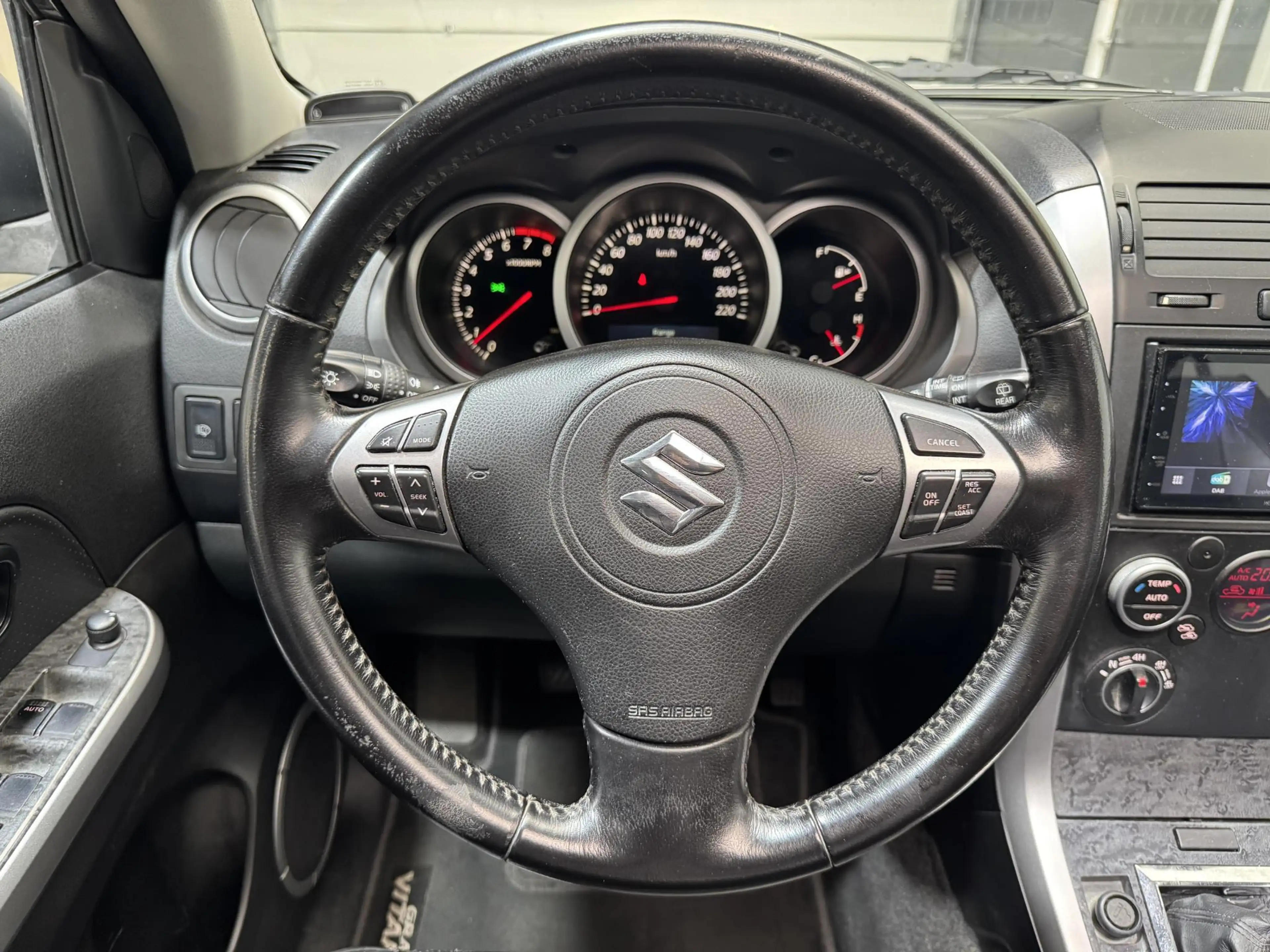 Suzuki Grand Vitara 2.4 High Executive — photo 12