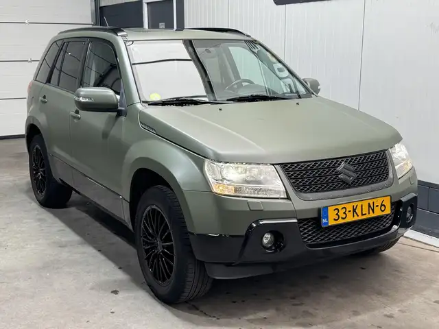 Suzuki Grand Vitara view 3