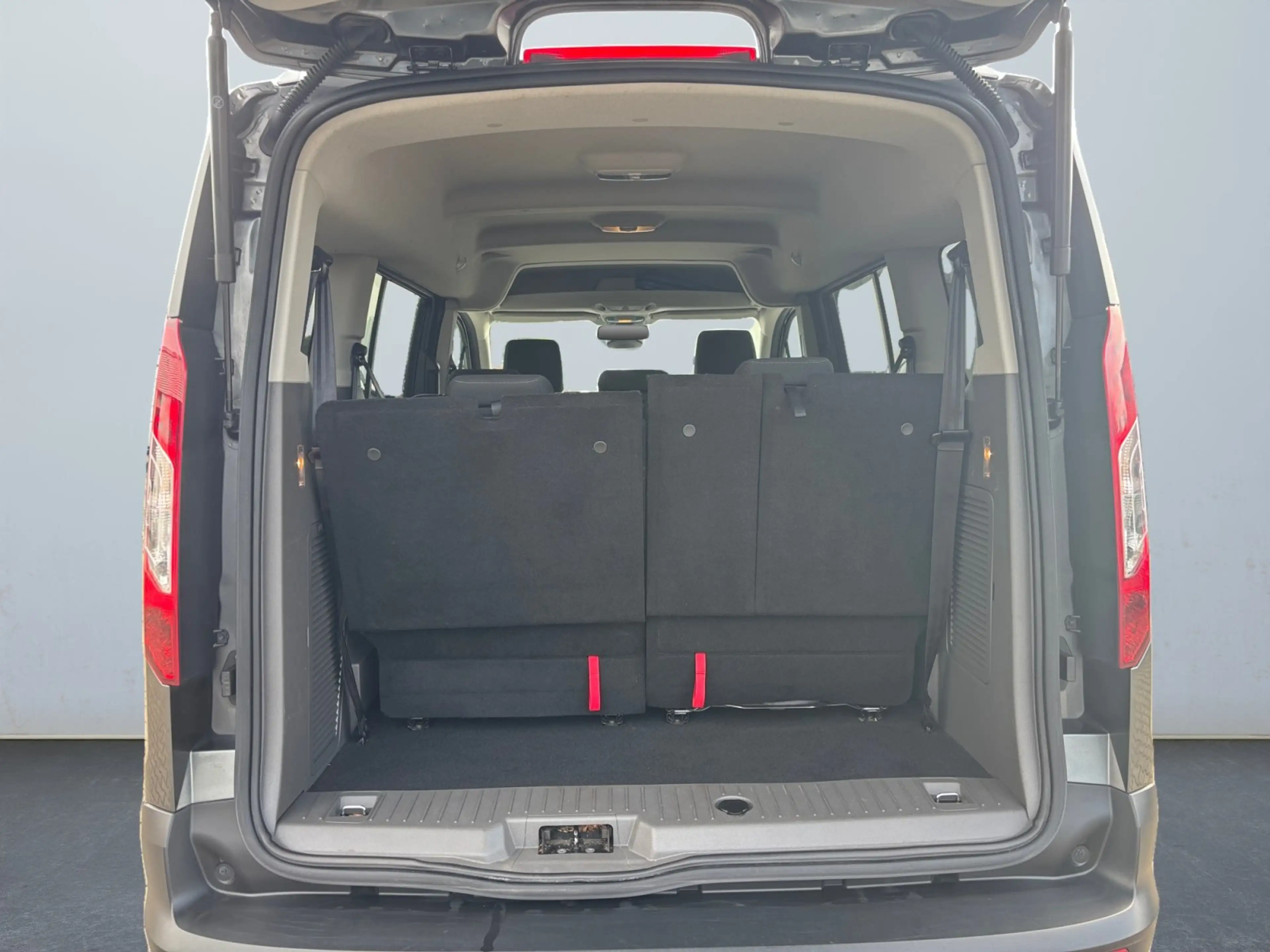 Ford Grand Tourneo Connect 1.5 TDCi/EcoBlue Tempomat — photo 14